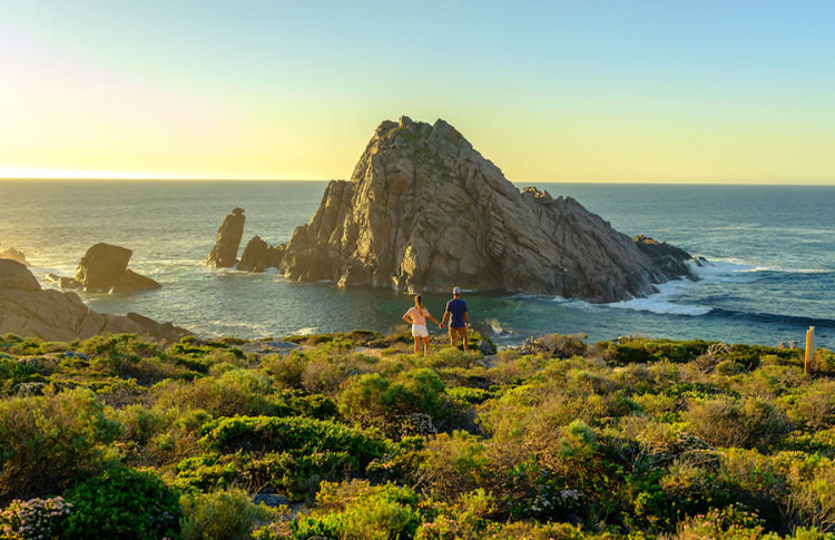 Walk from Cape Naturaliste to Sugarloaf rock