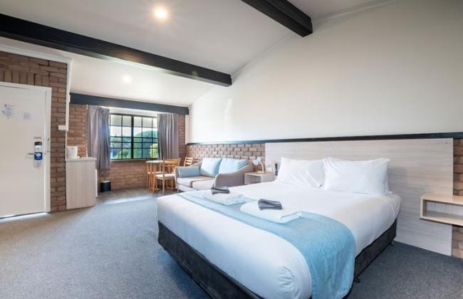 Olde Tudor Hotel