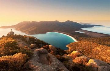  Wineglass Bay, Freycinet National Park, Tasmania © Graham Freeman, Tourism Tasmania