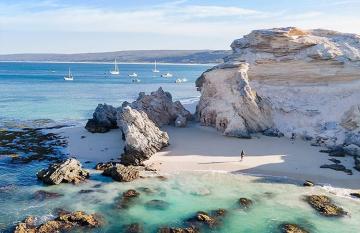 Hamelin Bay is located at the southern end of the region, it's about a 30 minute drive along Caves Road from Margaret River town.